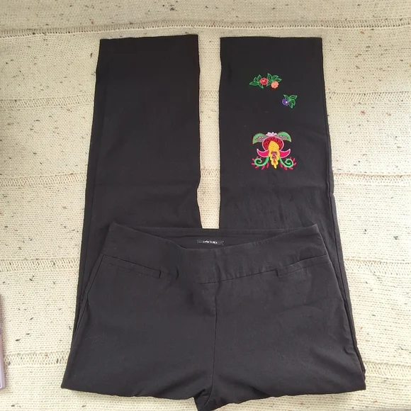 Black Leggins with Floral Embroidery - Picture 2 of 12